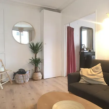 Superb Bright Apt Near Montmartre